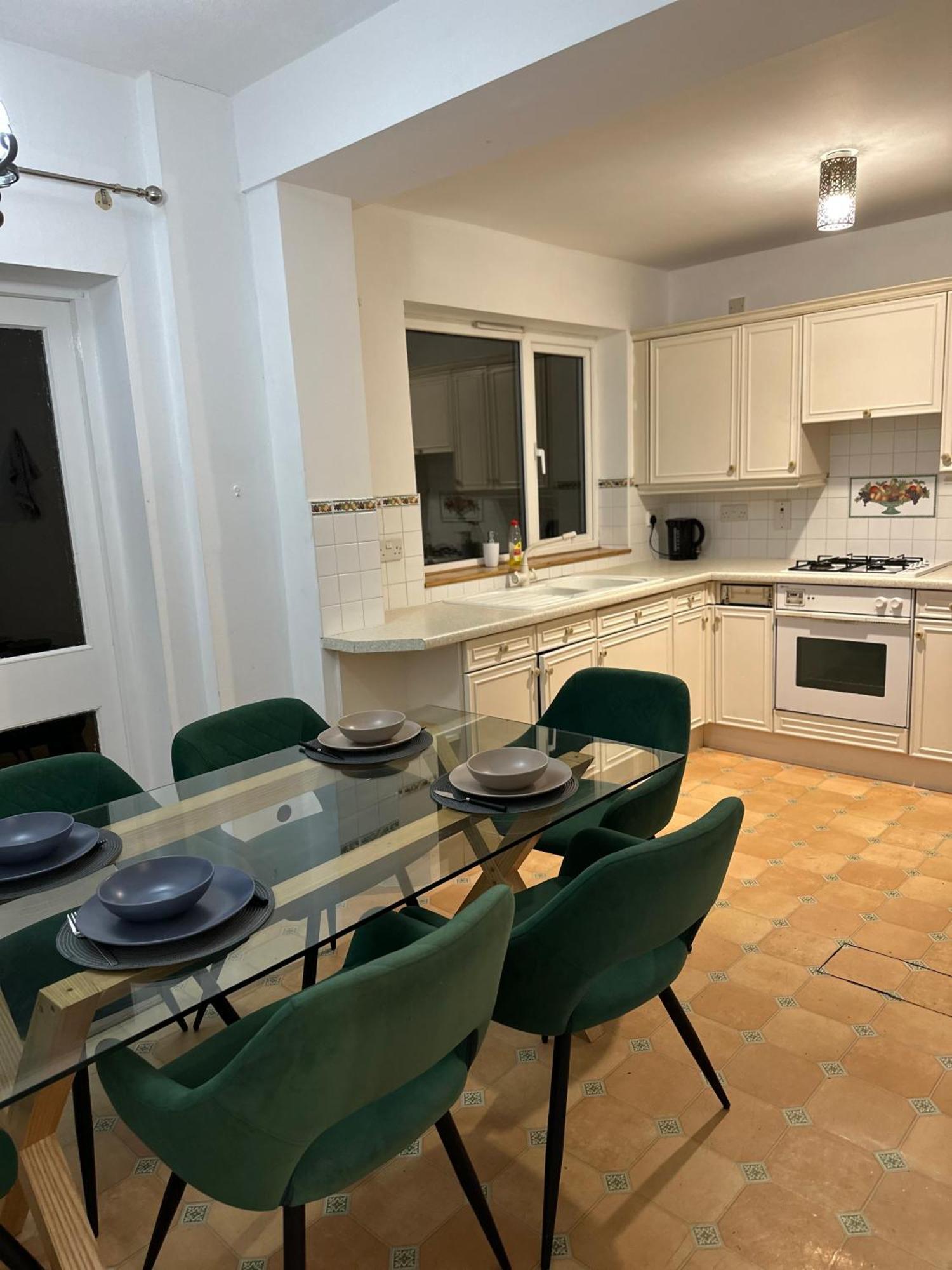 Spacious 4 Bed Home Near Nec, Jlr & Airport Parking For 3 Cars Ideal For Contractors! Солихалл Экстерьер фото