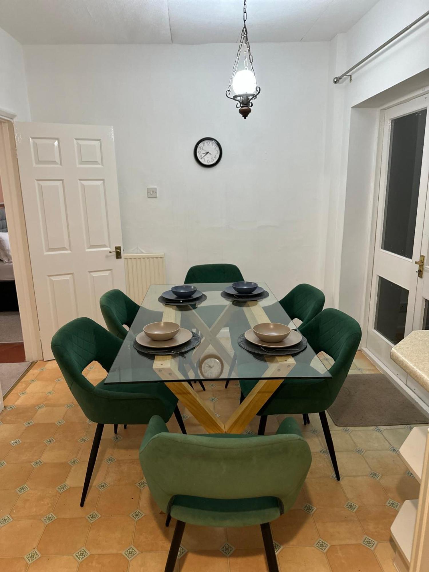 Spacious 4 Bed Home Near Nec, Jlr & Airport Parking For 3 Cars Ideal For Contractors! Солихалл Экстерьер фото
